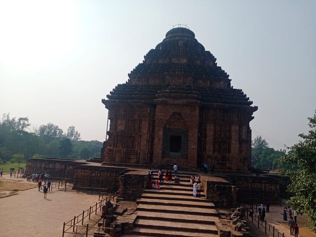 Konark Built around 1250 in the reign of King Narasingha Deva (1238-64), it marks the apogee of the wave of foundations dedicated to the Sun God Surya; the entire temple was conceived as a chariot of the Sun God with a set of spokes and elaborate carvings.